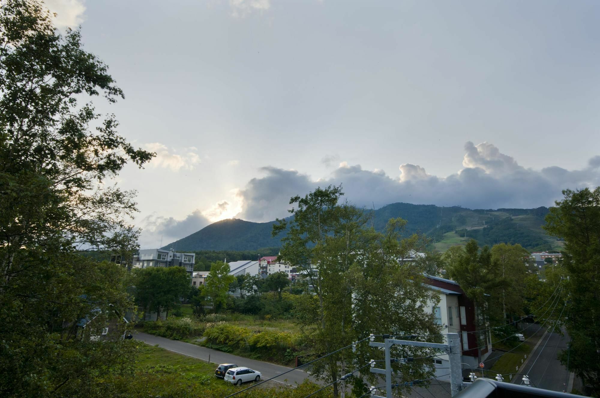 Mountainside Palace Kucsan Kültér fotó